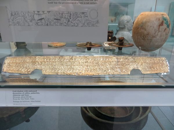 Collapsed Roof Helped Preserve a Rich Etruscan Tomb at Vulci